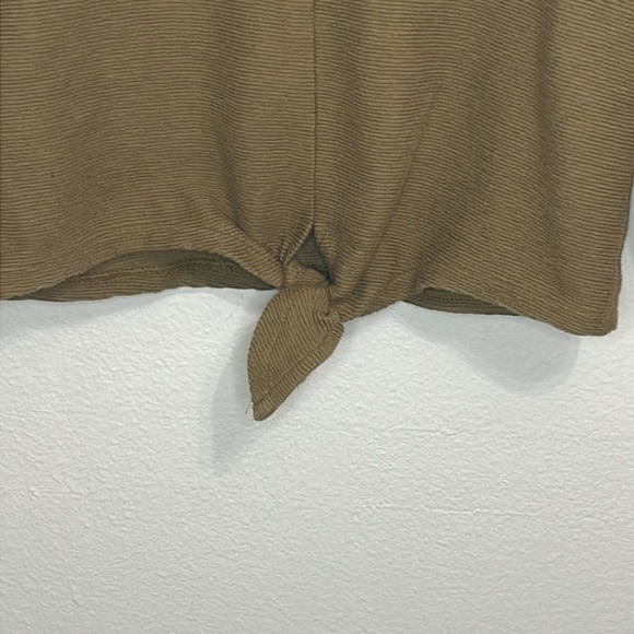 TEXTURE & Thread Long-Sleeve Tie-Front Top Olive Green Small - Picture 4 of 5